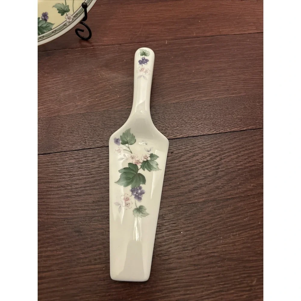 Vintage Andrea By Sadek Cake Plate And Server Floral, Grapes, Leaves‎